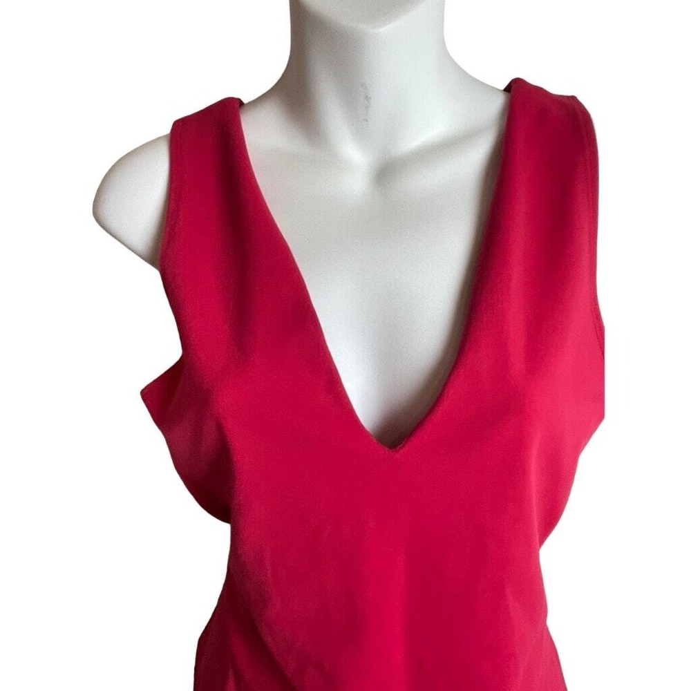 V-Neck Sleeveless Red Bodysuit - Picture 4 of 9